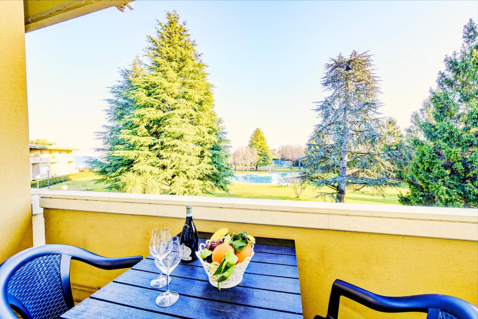The Riva Apartment Sirmione Exterior foto