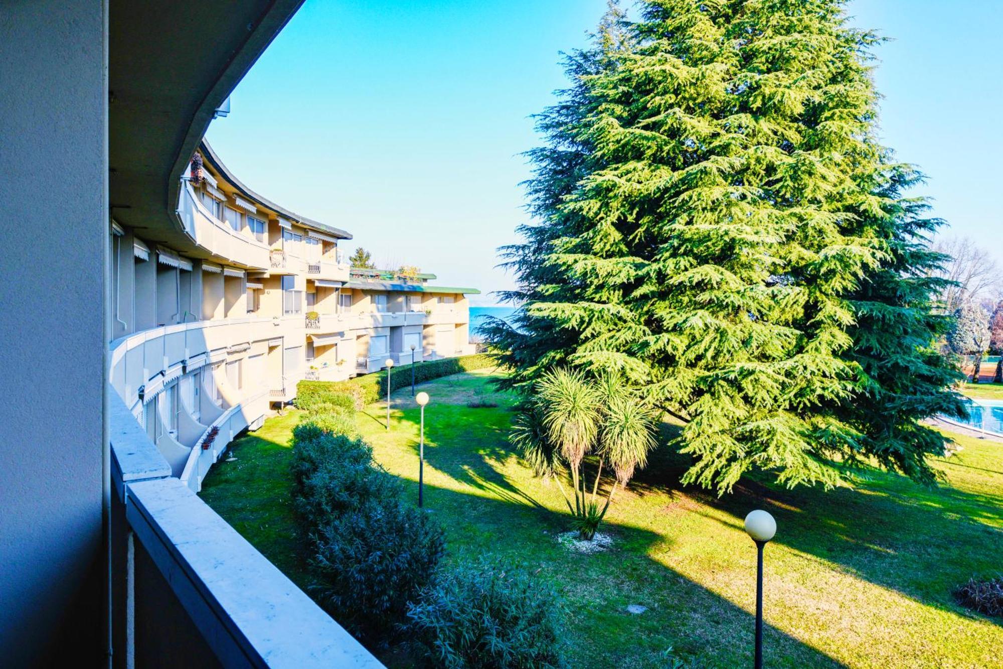 The Riva Apartment Sirmione Exterior foto